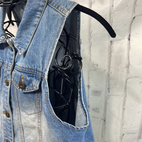 C'Esttoi Denim Vest Distressed Medium Wash Button Up - Picture 3 of 10